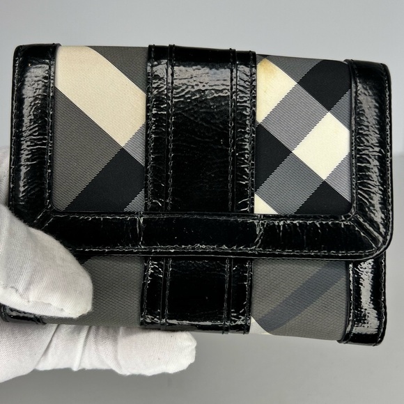 🖤BURBERRY Black/Grey Beat Check Nylon And Patent Leather Penrose Compact Wallet - Picture 1 of 7